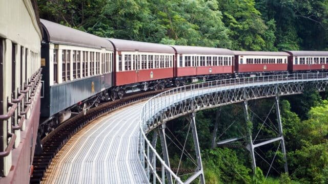 bangaluru mumbai superfast train via hubli bangaluru mumbai superfast train via hubli